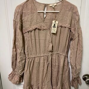 Easel Taupe Embroidered Boho top medium nwt